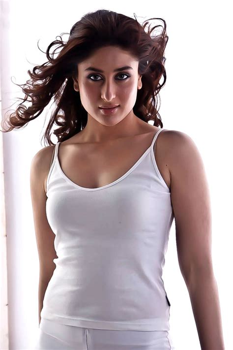 sexy kareena|Kareena Kapoors new bikini photo is too hot!